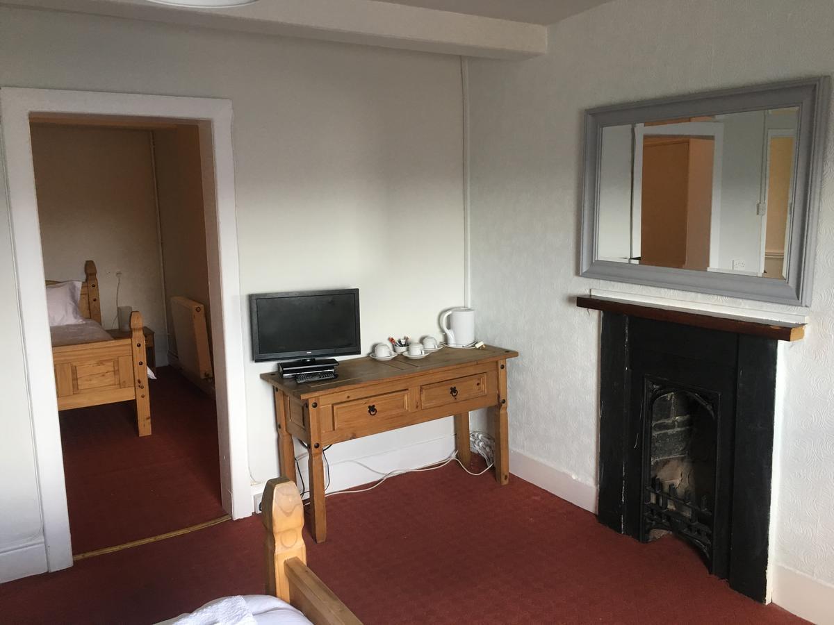 The Cross Keys Hotel Llanymynech Εξωτερικό φωτογραφία