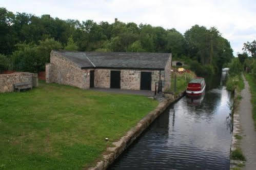 The Cross Keys Hotel Llanymynech Εξωτερικό φωτογραφία